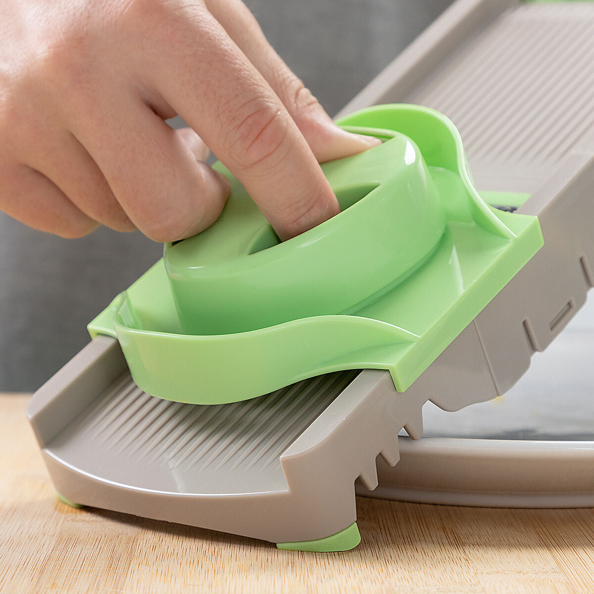 Pack Cortador de Verduras en Espiral y Mandolina-Rallador Plegable 6 en 1 InnovaGoods