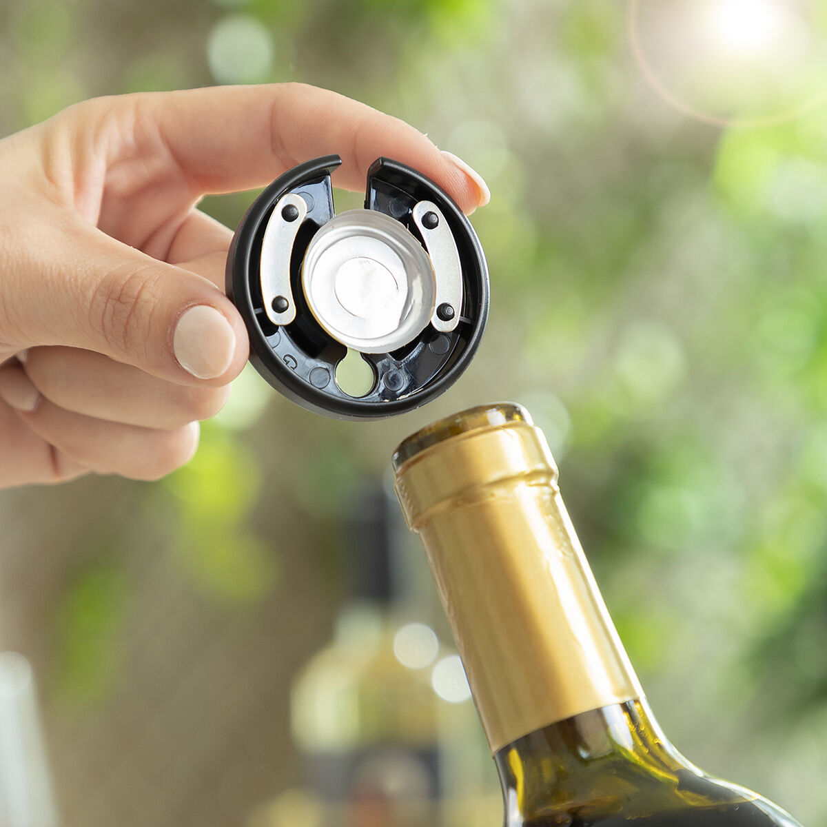 Pack Sacacorchos Eléctrico para Botellas de Vino y Tapón Dispensador Aireador de Vino 2 en 1 InnovaGoods